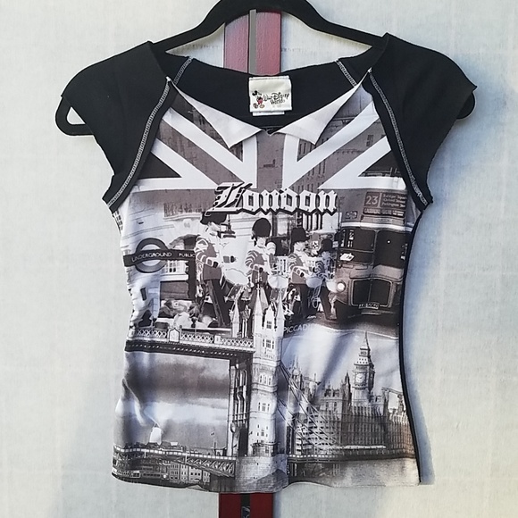 Disney Tops - NWOT RARE Walt Disney black/white London tee. S.